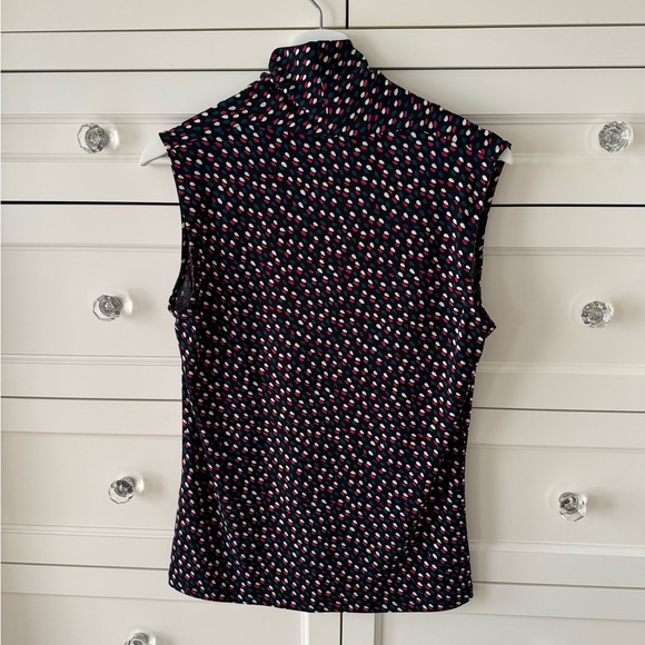 NINE WEST SLEEVELESS TOP IN A VIBRANT FUN PRINT, SIZE MEDIUM - Picture 2 of 7